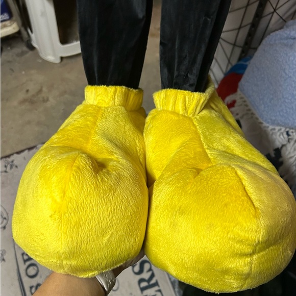 L/XL Mickey Mouse costume from Spirit Halloween - Picture 4 of 6